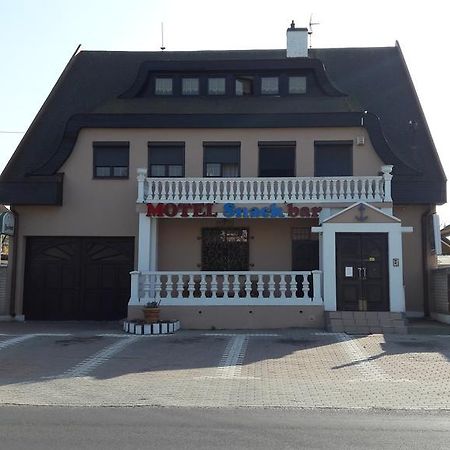 Motel Kotva Ivanka pri Dunaji Екстериор снимка